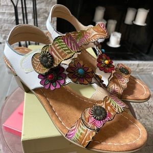 Beautiful new in box  L’artise sandals